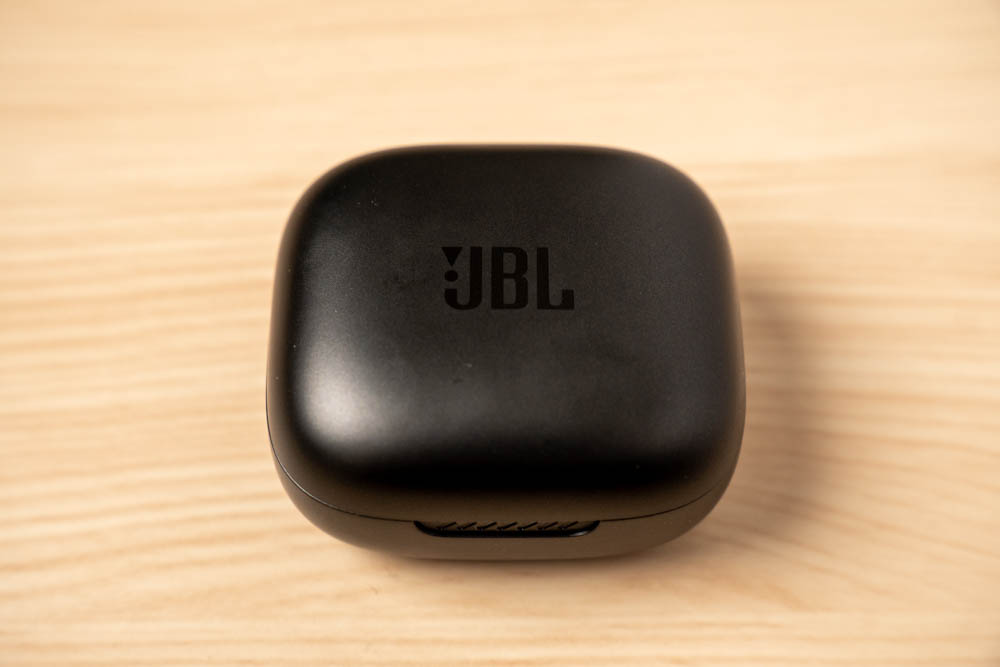 JBL LIVE FREE2 TWSのイヤホンケース